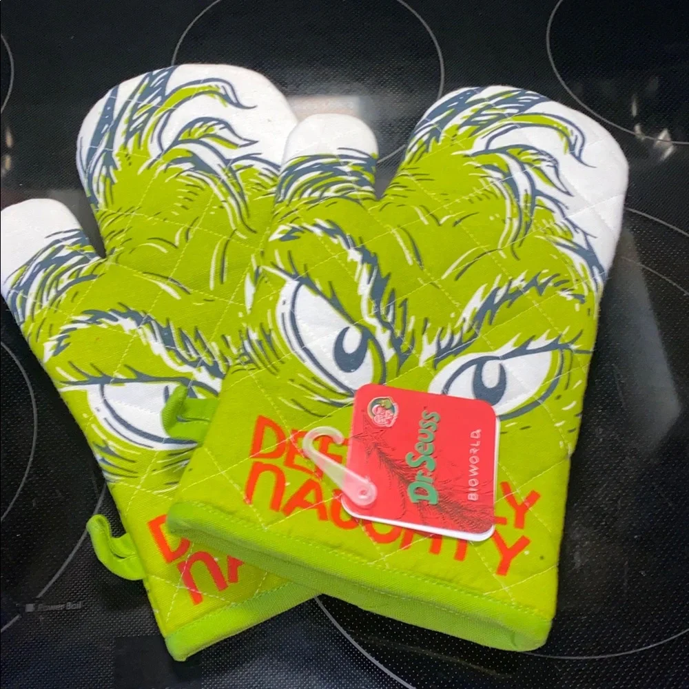 Dr. Seuss Grinch Defiantly Naughty‎ Oven Mitts Set  Green White Red NWT
